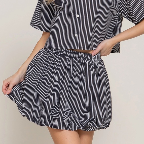 Active USA Black and White Striped Balloon Mini Skirt - Picture 6 of 7